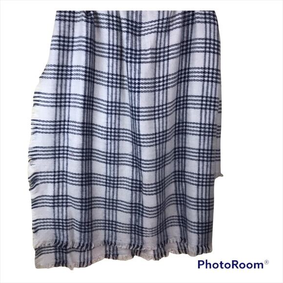 Black/Gray Woven Blanket Scarf/Shawl - Picture 1 of 2